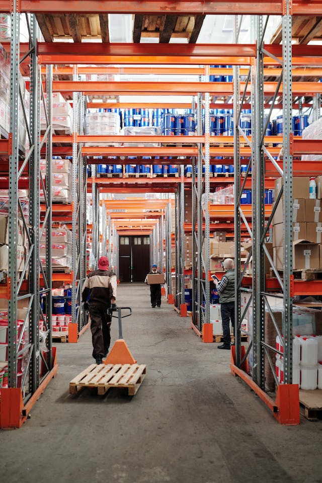 In-market warehousing or 3PLs